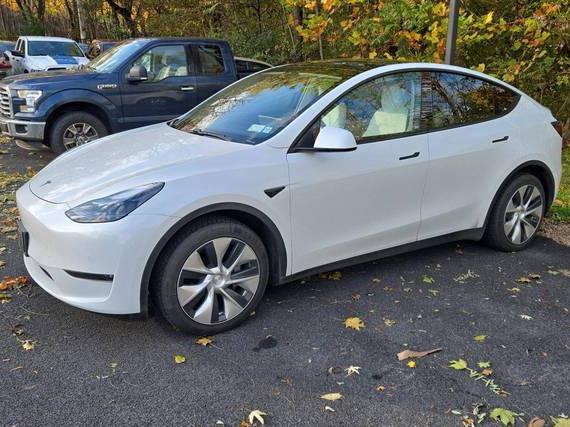 TESLA MODEL Y 2020 5YJYGDEF0LF037459 image
